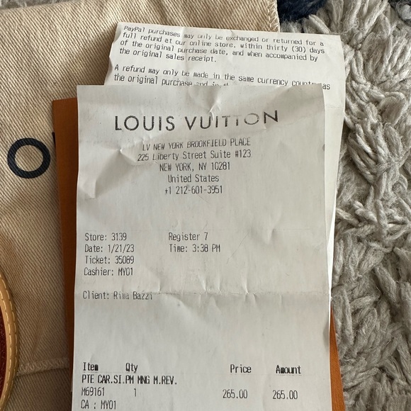 LOUIS VUITTON
Monogram Petit Sac Plat - Picture 4 of 12